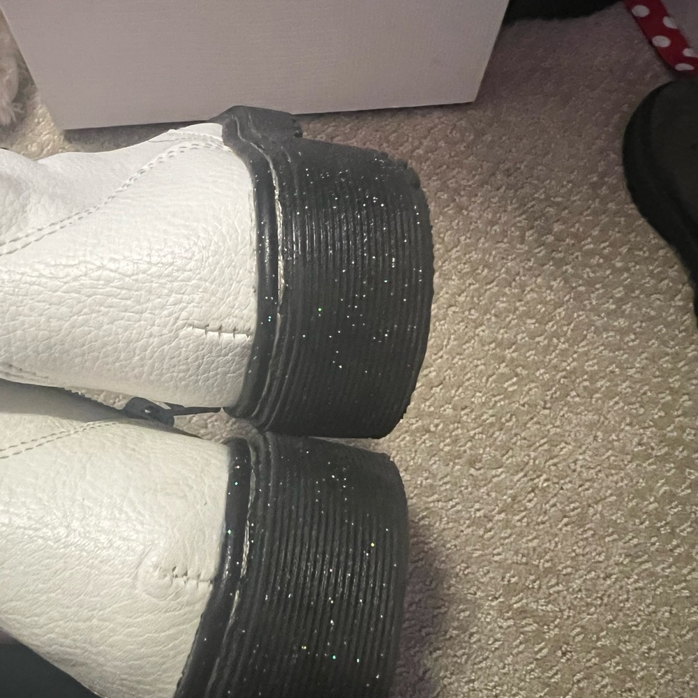 Boots - Picture 2 of 4